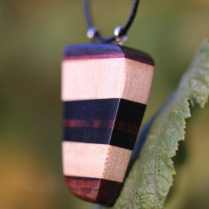 Collier pendentif unique en Érable, Ébène, Cocobolo et Amarante