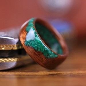 Bague garinlay en Acajou, Fuschite