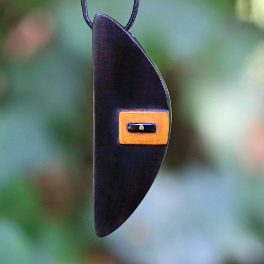 Collier pendentif unique en bois d'Ébène, Osage Orange, pointe de laiton