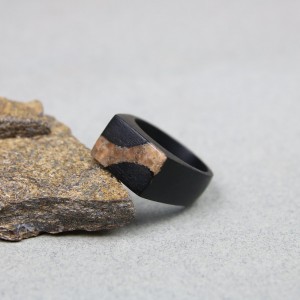 Chevalière en Ébène et Calcite feu