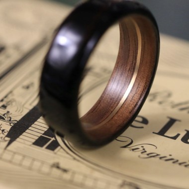 Bague Garinlay en bois d'Ébène, Noyer et fil d'or intérieur