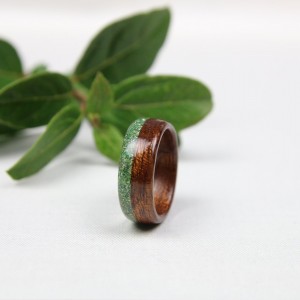 Anneau en Acajou et Paillettes de verre vertes, bague en bois de qualité