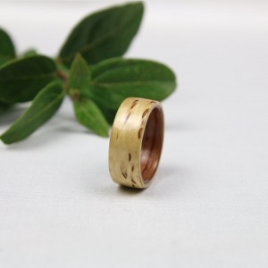 Anneau en Bouleau madré et Bubinga, bague en bois de qualité