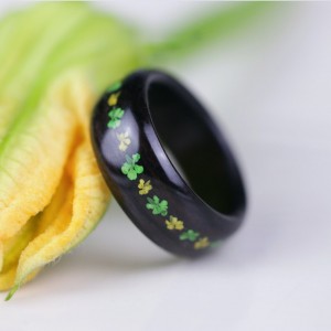 Bague "Fleur-essence" en Ebène Macassar et Fleurs séchées vert et jaune